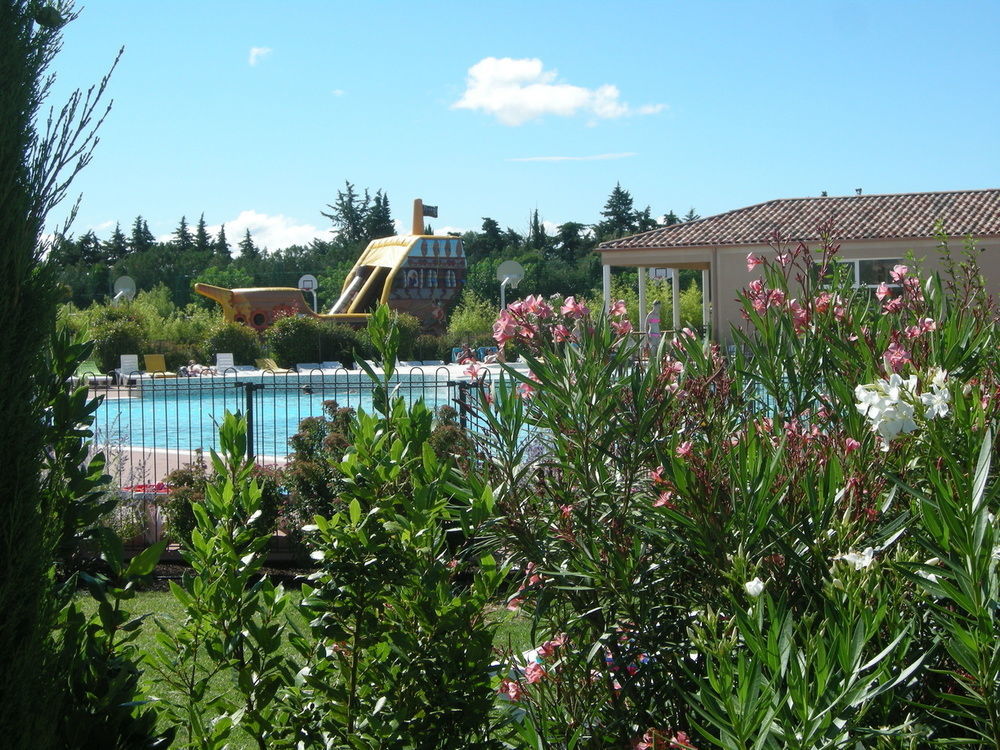 Hotel Les Demeures Du Ventoux - Vacanceole à Aubignan Extérieur photo